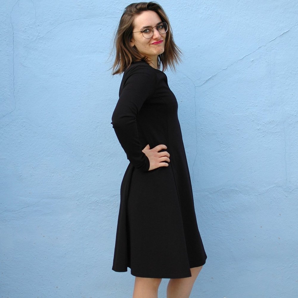 Old Navy Black Long-Sleeve V-Neck Dress